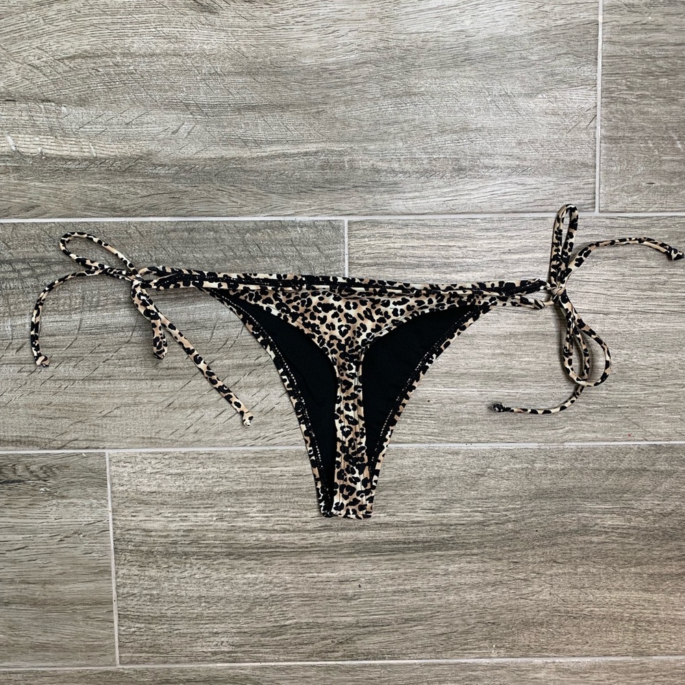 Bikini thong